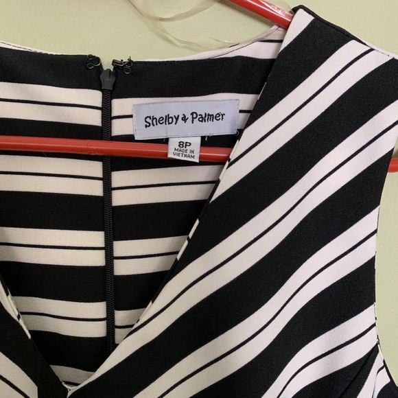 Black and white sleeveless Dress. - Picture 3 of 3